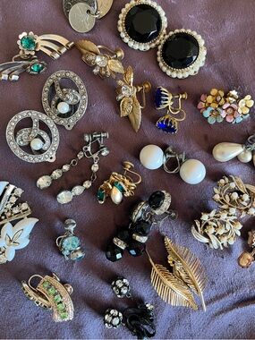 20 PAIRS Vintage Clip on Earrings Lot Coro Richelieu Enamel Flower Japan